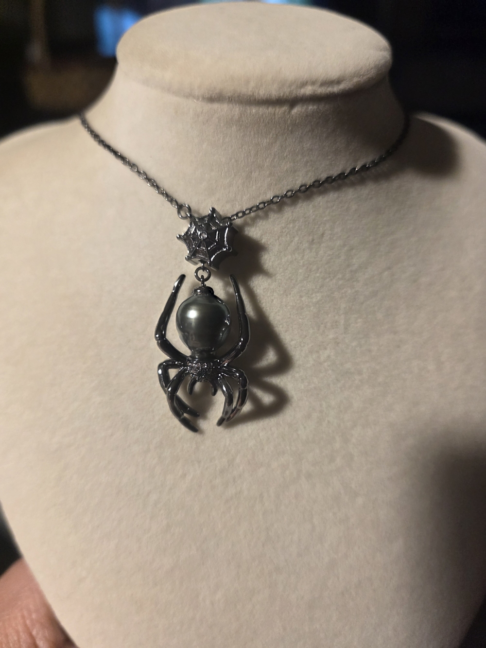 Black Tahition Pearl - Spider Pendant